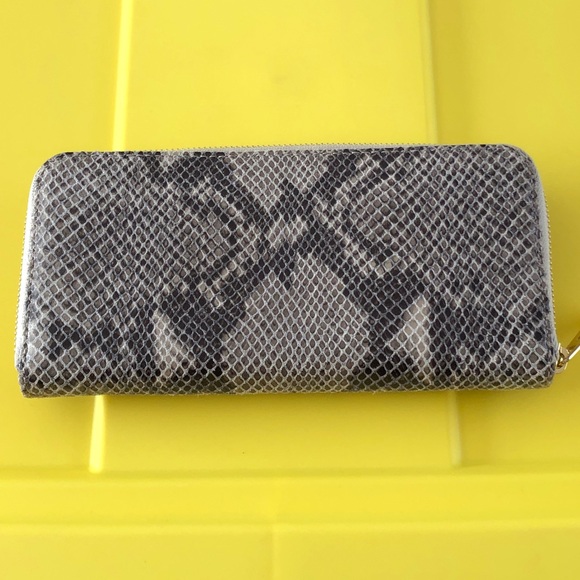 Michael Kors wallet-authentic - Picture 3 of 5